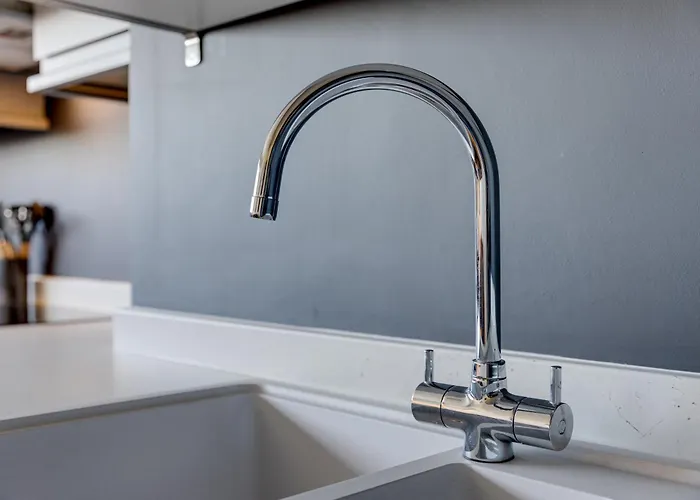 Cosy North Bay Vast Sea & Town Views *